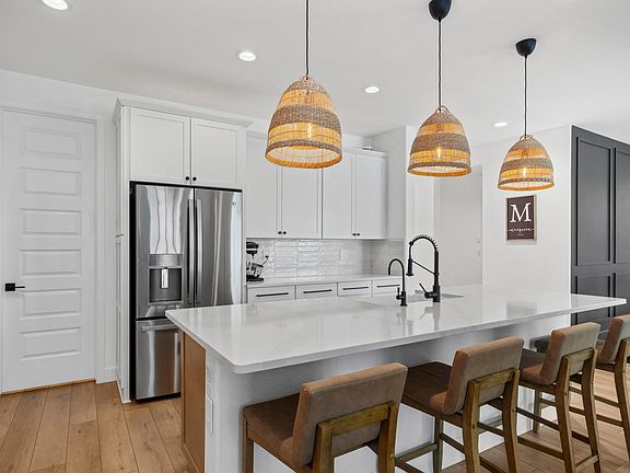 3rd image of 7512 W ODEUM Lane