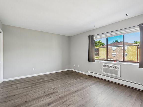 5th image of 105 W Ridge Mews Wood #1E