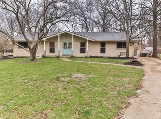 5811 Five Oaks Pkwy, Saint Louis, MO 63128