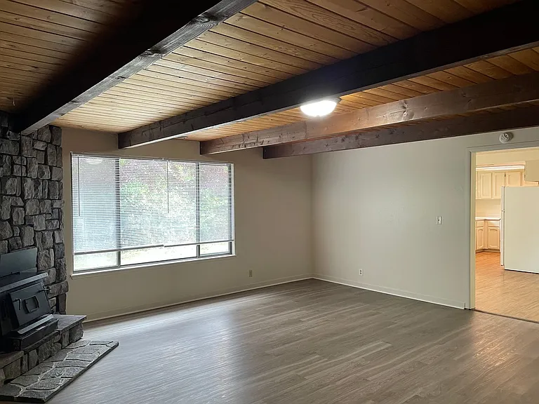 2315 Temple Dr — Photo 7