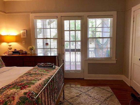 Large bedroom w/ Porch