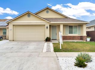 1113 Greenbrier Dr, Hanford, CA 93230