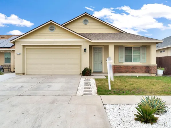 1113 Greenbrier Dr, Hanford, CA 93230