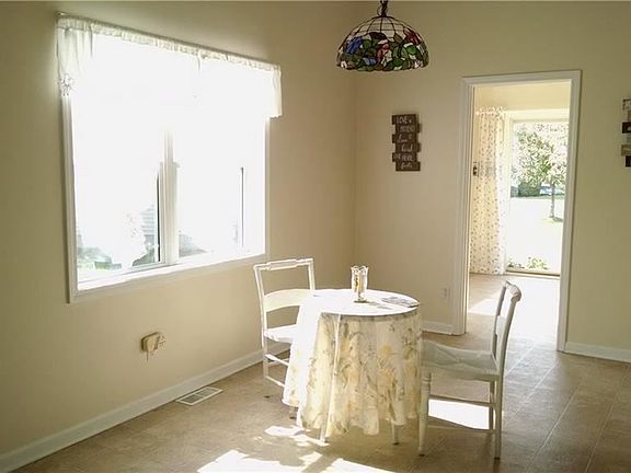 3rd image of 15 Stothard Dr