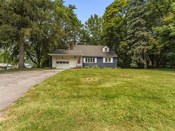 4th image of 4 Evergreen Ln