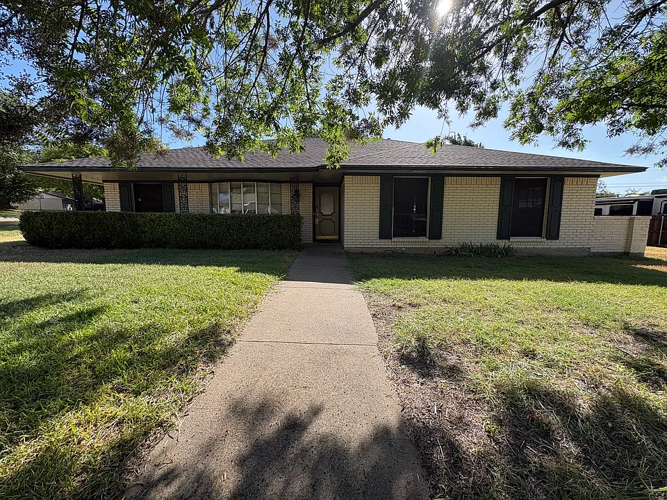 1512 Meadow Ln