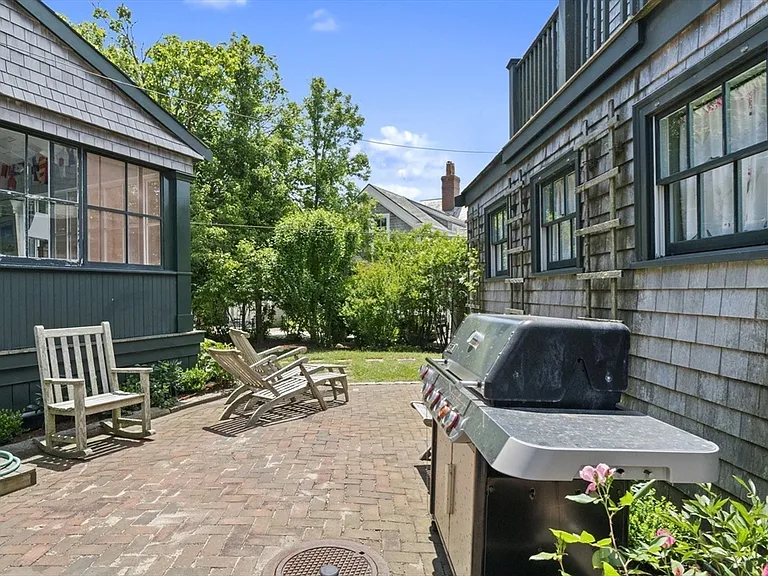 21 McKinley Ave — Photo 24