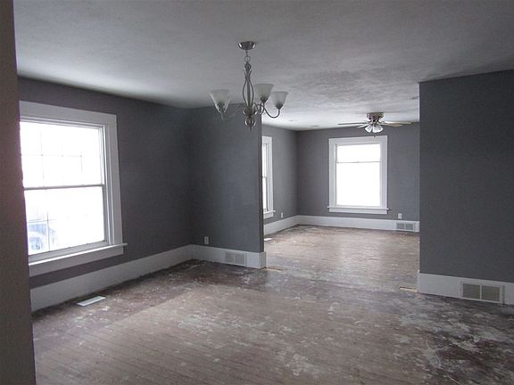 3rd image of 405 S Smith Ave