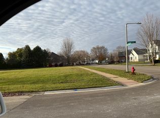 670 Sheffield Cir, Sugar Grove, IL 60554