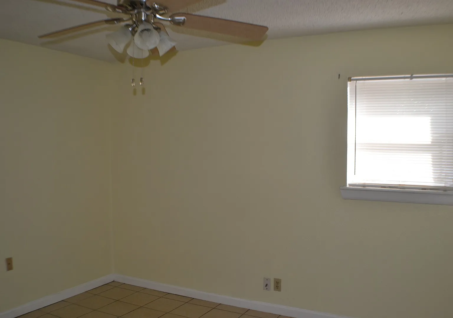 Half Duplex 2 Bedrooms 2 Baths For Lease in Sherman — Photo 2