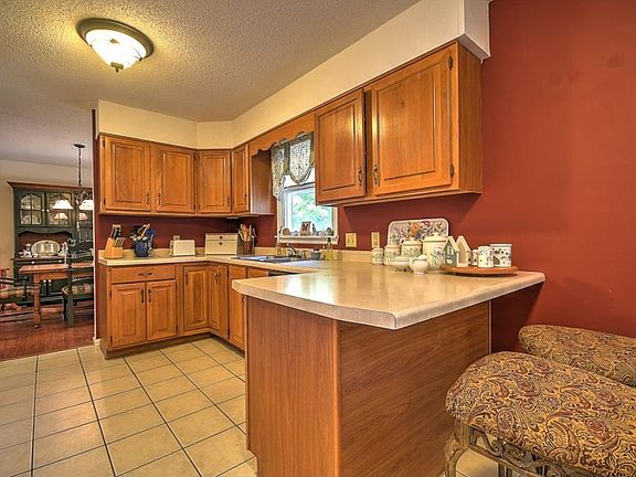 5th image of 913 Starling Dr