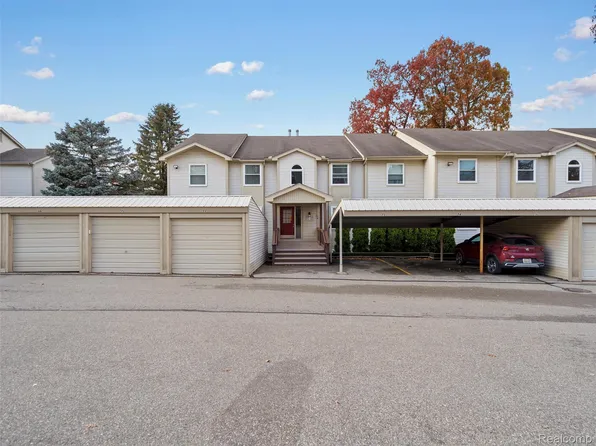 4970 Oak Hill Dr, Waterford, MI 48329