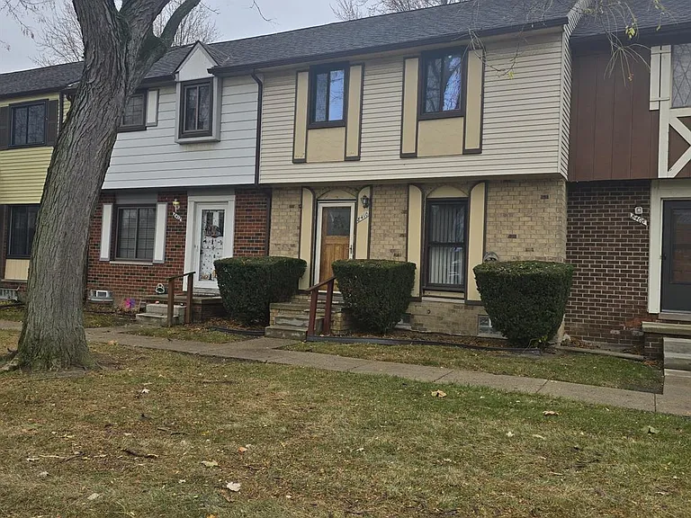 8410 Hickory Dr — Photo 2