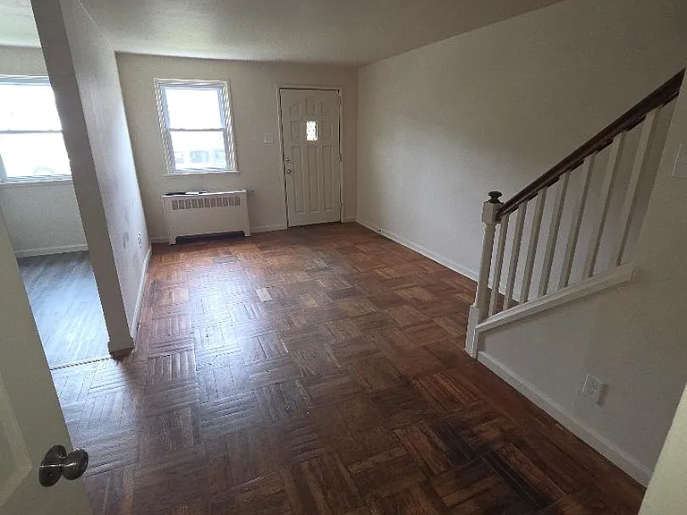 529 Wiltshire Rd — Photo 2