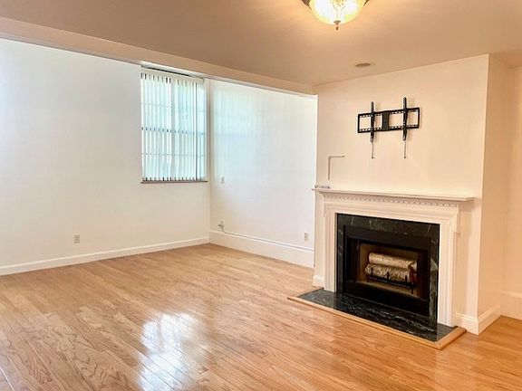 5th image of 54 Green St APT 114