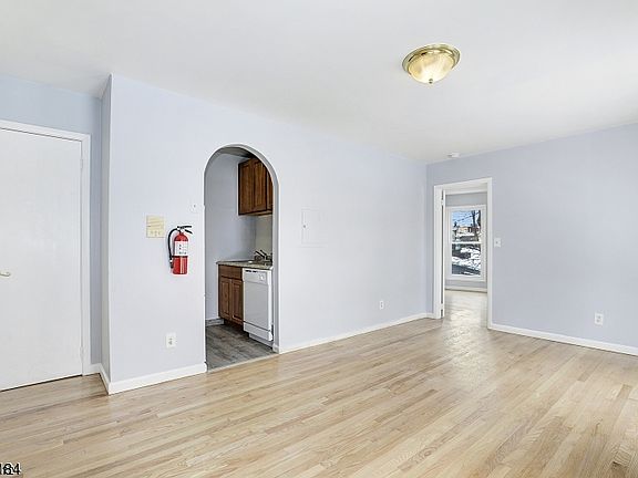 4th image of 15 Forest St #C0006-6