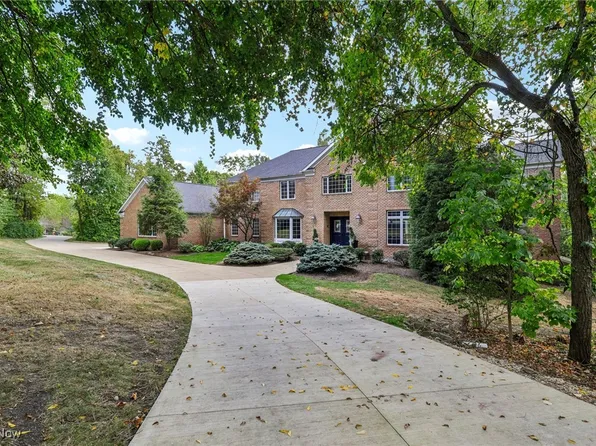 1758 Four Seasons Dr, Akron, OH 44333