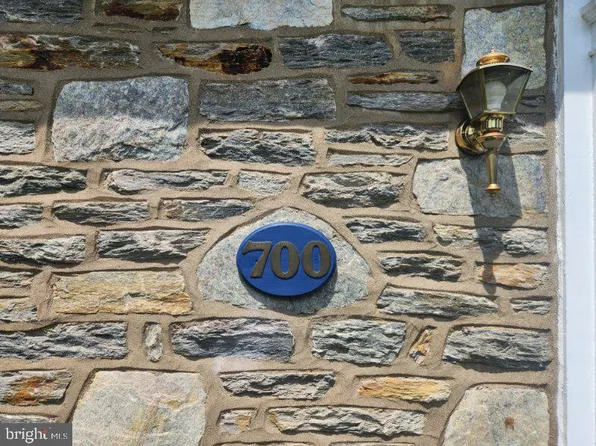 700 Misty Hollow Dr, Ambler, PA 19002