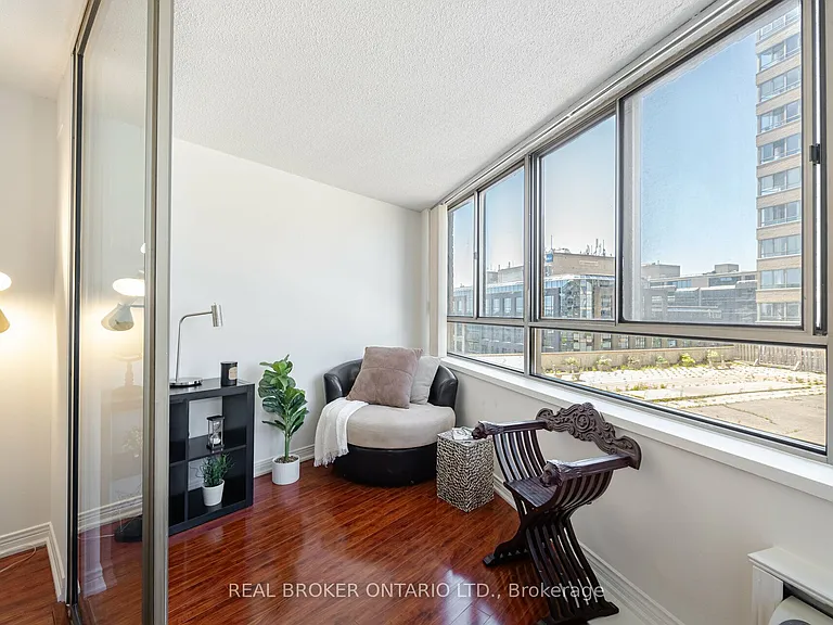 250 Queens Quay W #604 — Photo 12