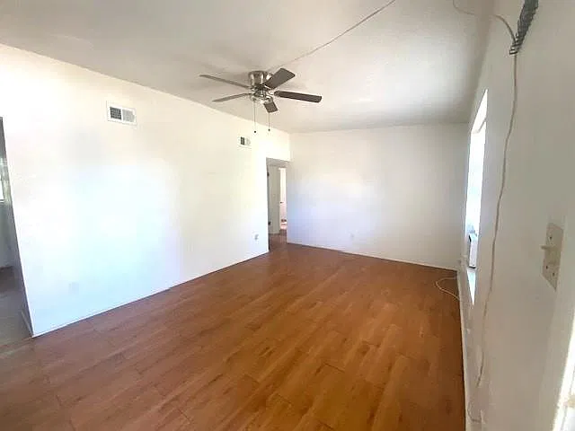 2 bed, 1.0 bath, 3150 sqft, $900 — Photo 3