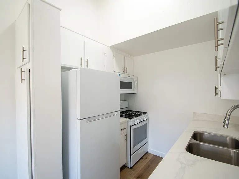 21018 Gresham St — Photo 17