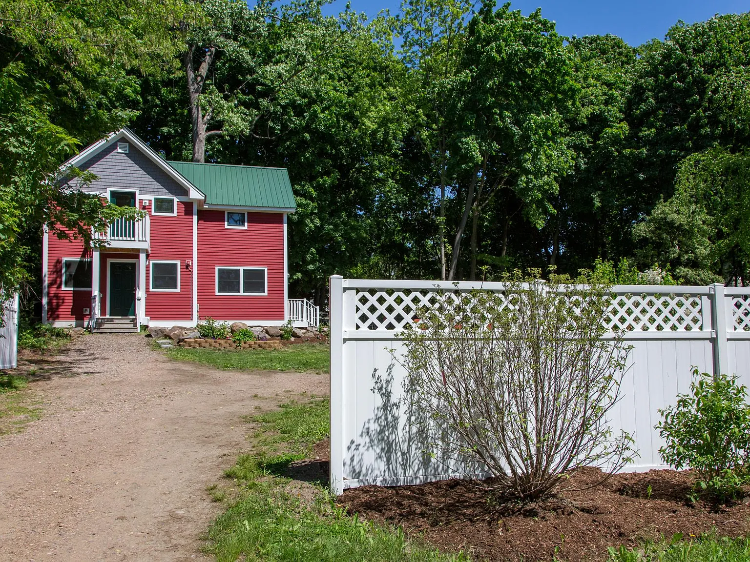 3 bed, 1400 sqft, $2,800 — Photo 1
