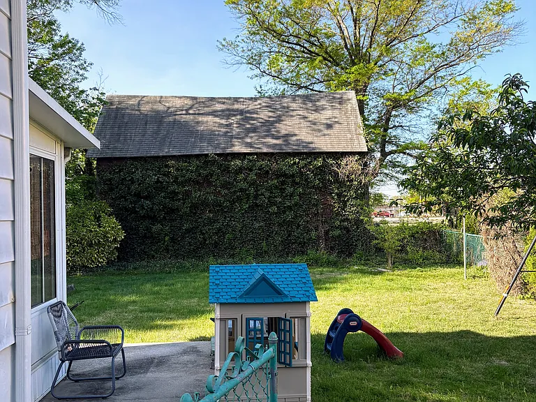 856 Maple Ave — Photo 15