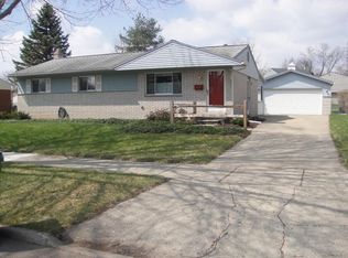 352 Nichols Dr, Saline, MI 48176