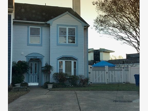 2nd image of 1330 Victorian Cres