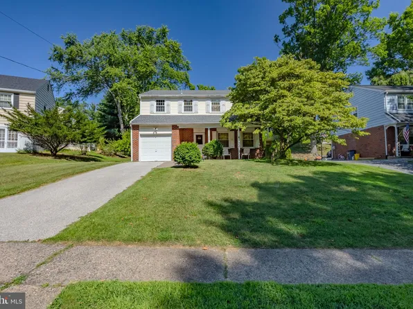 624 Old School House Dr, Springfield, PA 19064