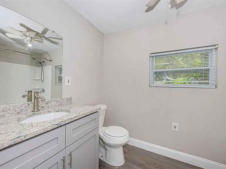 705 3rd Ave NE #C — Photo 23
