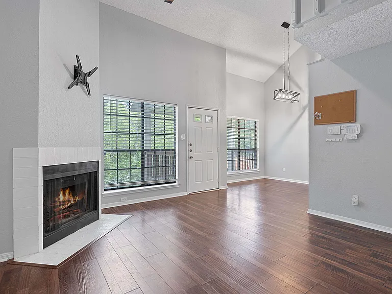 3207 Grooms St #3 — Photo 1