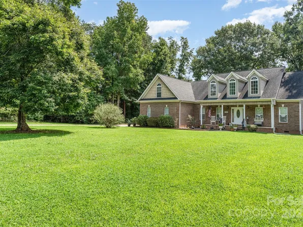 1517 Garrett Landen Dr, Clover, SC 29710
