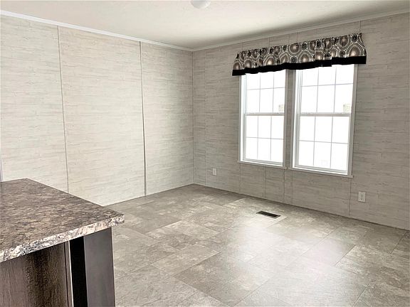 4th image of 6573 Hillcrest Dr