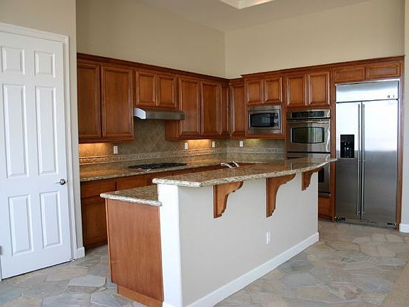Large Gourmet Kitchen in Granite & Decorative Backsplash