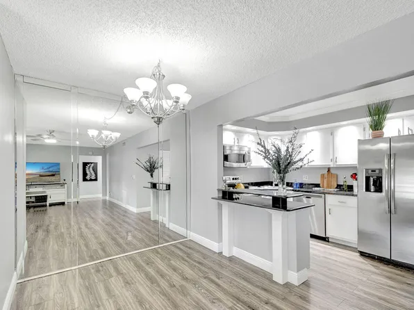 336 Pine Ridge Circle #D-1, Greenacres, FL 33463
