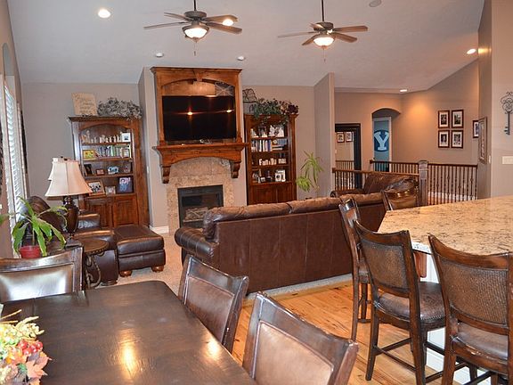 5th image of 374 S Ginny Cir
