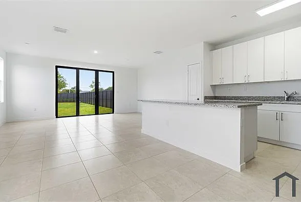 4 bed, 1922 sqft, $3,500 — Photo 3
