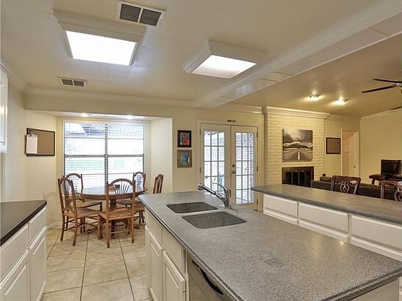 4th image of 1304 S Meadows Dr
