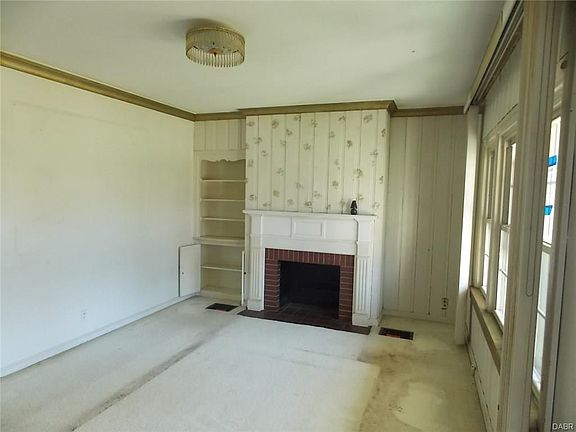 3rd image of 309 W Siebenthaler Ave