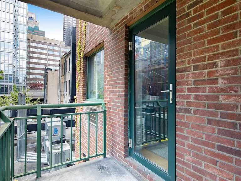325 W 51st St #2C — Photo 5
