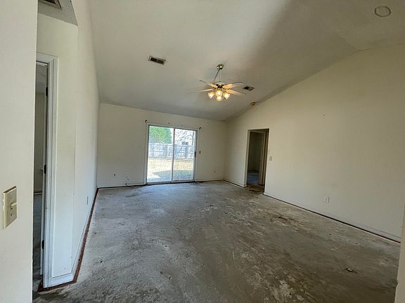 3rd image of 2756 Donner Ave