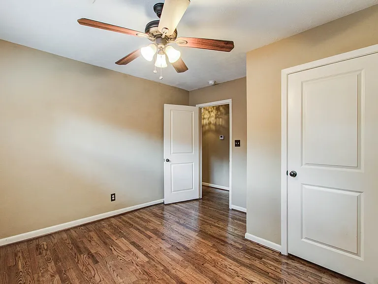 11422 Endicott Ln — Photo 20