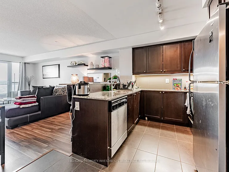 1235 Bayly St #907 — Photo 8