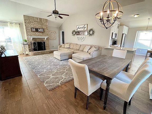 3rd image of 5213 Winding Brook Dr