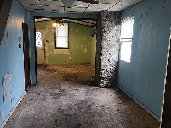 4th image of 626 W Race St
