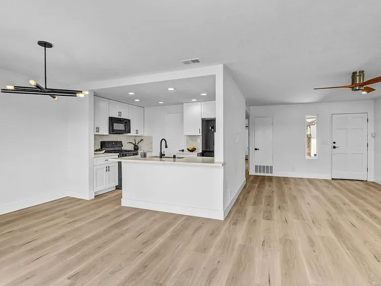 6821 Fashion Hills Blvd — Photo 7