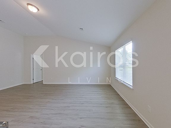 4th image of 15 Carrollton Dr