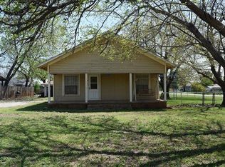 211 W Jefferson Ave, Iowa Park, TX 76367