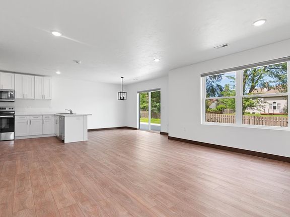 4th image of 735 Hoffman Rd